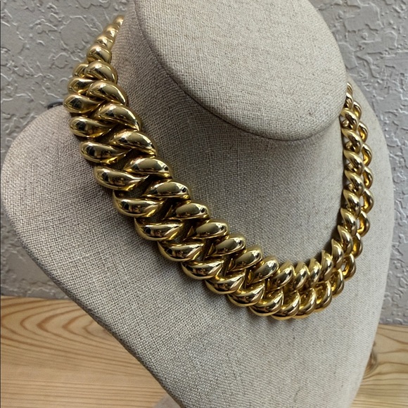 Salone Monet Bold Gold Necklace - Picture 3 of 6